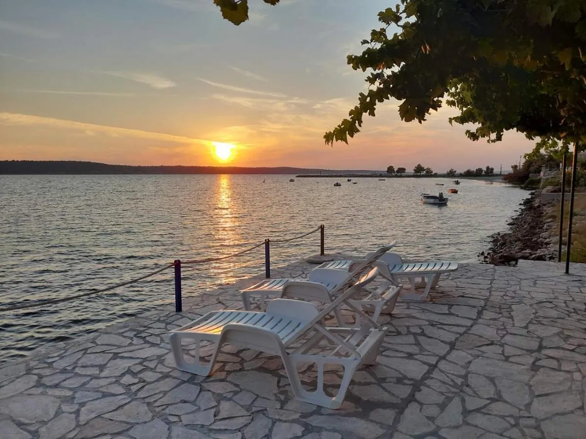 Apartmani Mirko Ljubac Razanac 0*,  Croatia